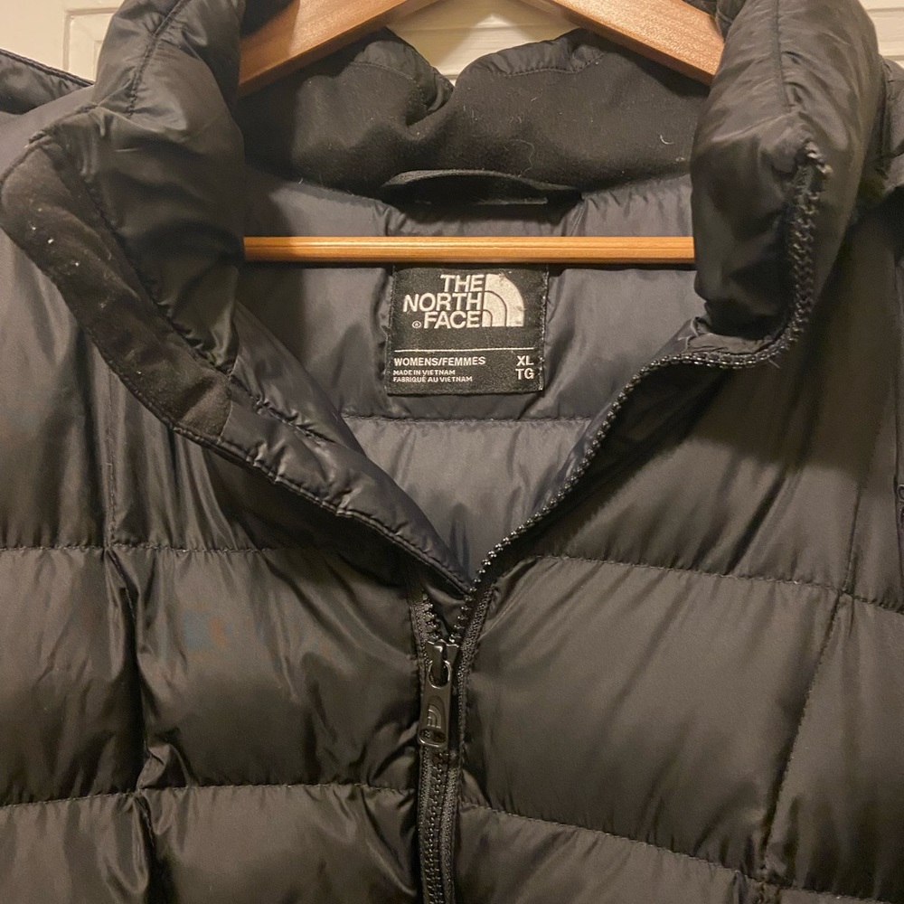 This down coat by The North Face is very warm. It has a hood that is detachable.